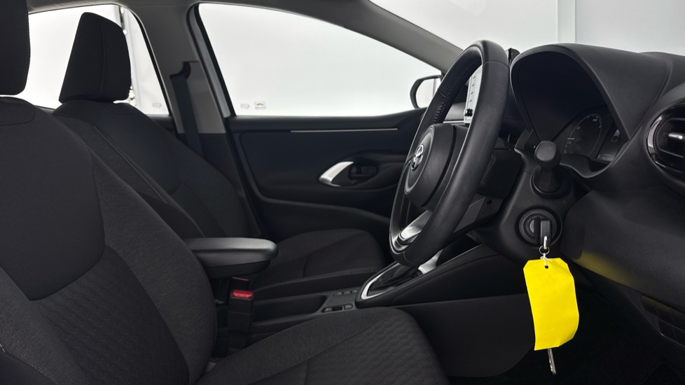 Toyota Yaris 1.5 Hybrid Icon 5dr CVT Hybrid Hatchback - Image 11