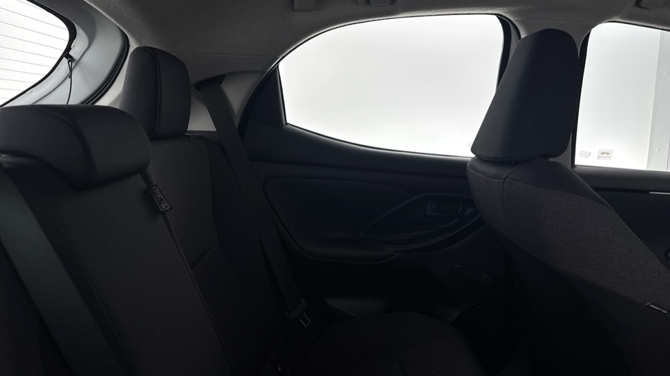 Toyota Yaris 1.5 Hybrid Icon 5dr CVT Hybrid Hatchback - Image 12