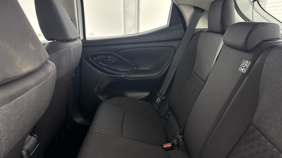 Toyota Yaris 1.5 Hybrid Icon 5dr CVT Hybrid Hatchback - Image 13