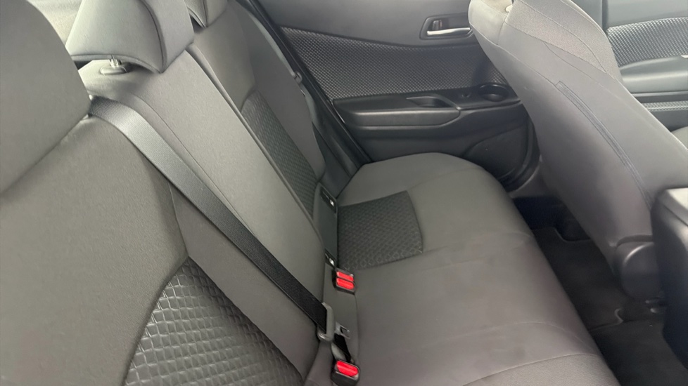 Toyota C-HR 1.8 Hybrid Icon 5dr CVT Hybrid Hatchback - Image 8