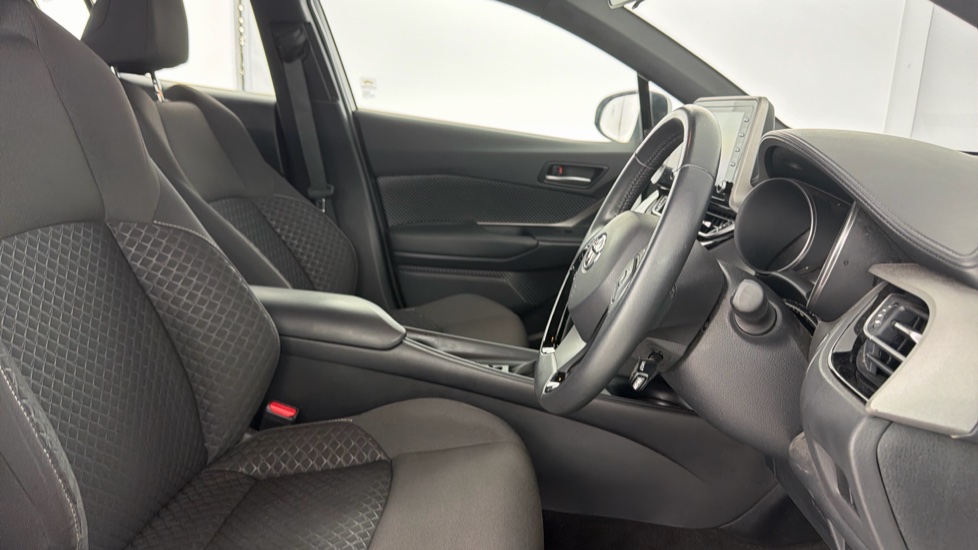 Toyota C-HR 1.8 Hybrid Icon 5dr CVT Hybrid Hatchback - Image 12