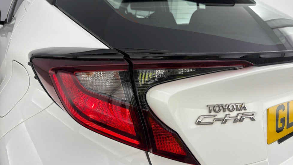 Toyota C-HR 1.8 Hybrid Icon 5dr CVT Hybrid Hatchback - Image 21