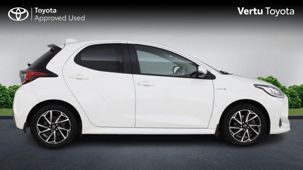 Toyota Yaris 1.5 Hybrid Design 5dr CVT Hybrid Hatchback - Image 23