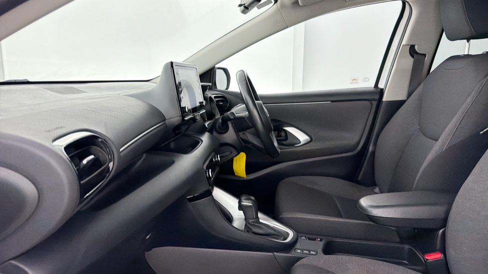 Toyota Yaris 1.5 Hybrid Design 5dr CVT Hybrid Hatchback - Image 5