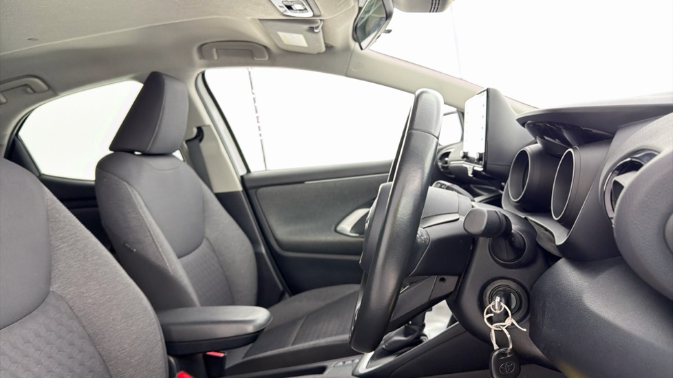 Toyota Yaris 1.5 Hybrid Design 5dr CVT Hybrid Hatchback - Image 12