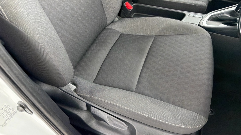 Toyota Yaris 1.5 Hybrid Design 5dr CVT Hybrid Hatchback - Image 17