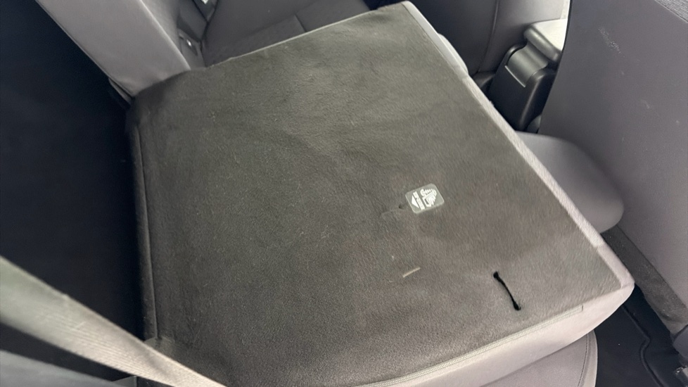 Toyota Yaris 1.5 Hybrid Design 5dr CVT Hybrid Hatchback - Image 18