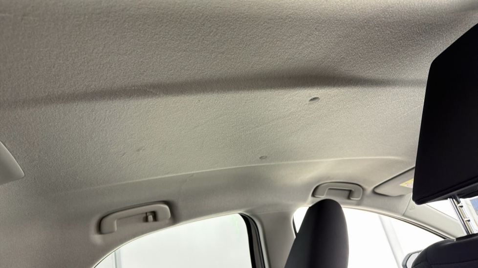 Toyota Yaris 1.5 Hybrid Design 5dr CVT Hybrid Hatchback - Image 19
