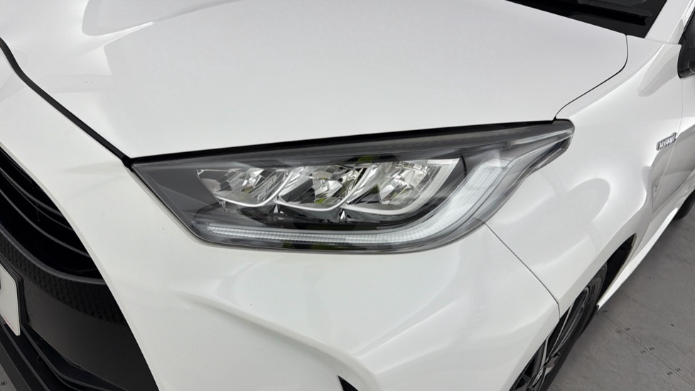Toyota Yaris 1.5 Hybrid Design 5dr CVT Hybrid Hatchback - Image 20