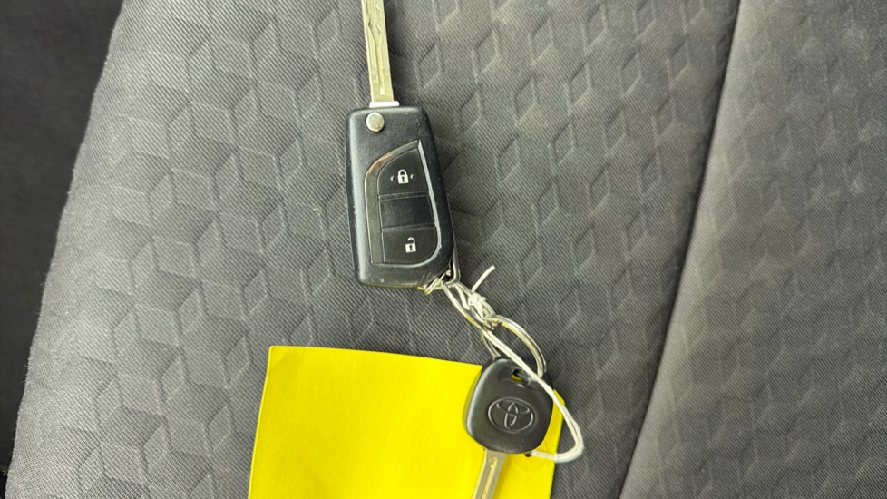 Toyota Yaris 1.5 Hybrid Design 5dr CVT Hybrid Hatchback - Image 28