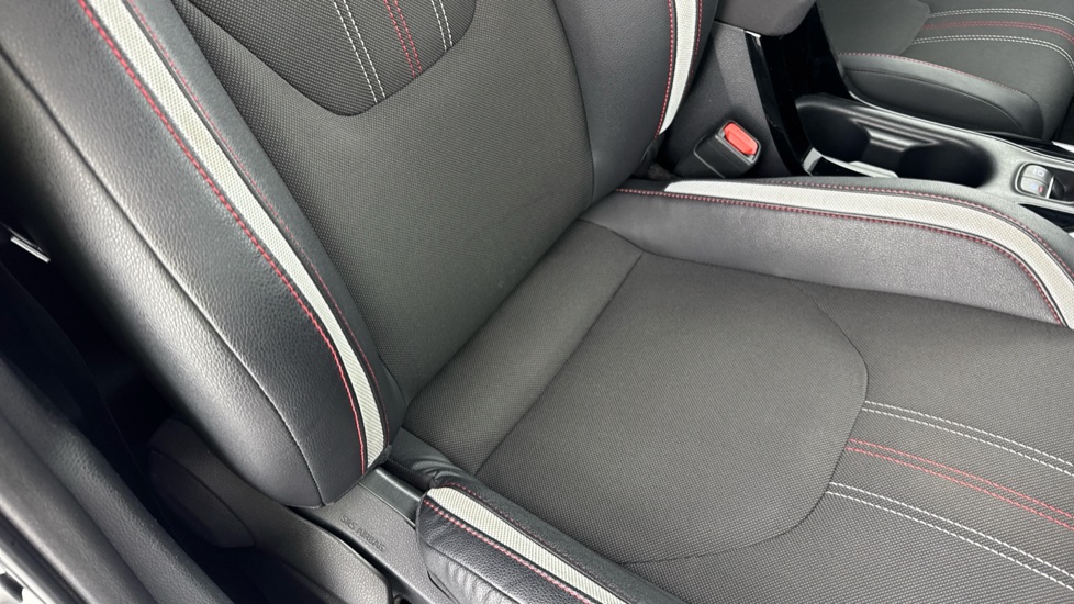 Toyota Corolla 1.8 VVT-i Hybrid GR Sport 5dr CVT Hybrid Hatchback - Image 17