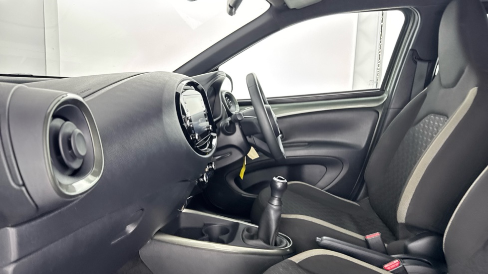 Toyota Aygo X 1.0 VVT-i Edge 5dr Petrol Hatchback - Image 5