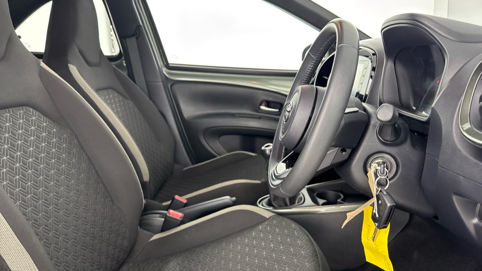 Toyota Aygo X 1.0 VVT-i Edge 5dr Petrol Hatchback - Image 12