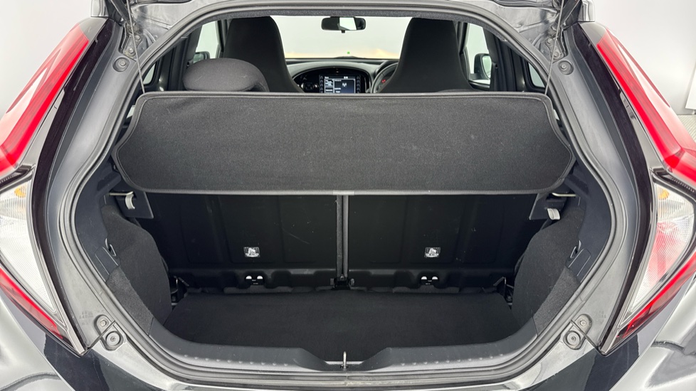 Toyota Aygo X 1.0 VVT-i Edge 5dr Petrol Hatchback - Image 13