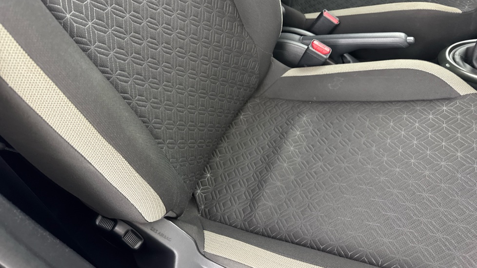Toyota Aygo X 1.0 VVT-i Edge 5dr Petrol Hatchback - Image 17