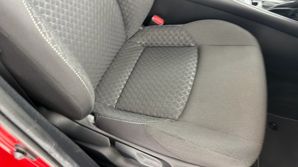 Toyota C-HR 1.8 Hybrid Icon 5dr CVT Hybrid Hatchback - Image 17