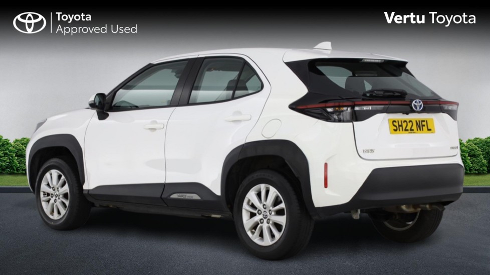 Toyota Yaris Cross 1.5 Hybrid Icon 5dr CVT Hybrid Estate - Image 4