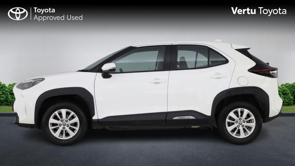 Toyota Yaris Cross 1.5 Hybrid Icon 5dr CVT Hybrid Estate - Image 24