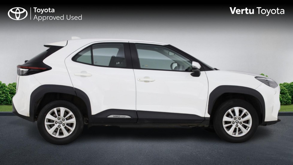 Toyota Yaris Cross 1.5 Hybrid Icon 5dr CVT Hybrid Estate - Image 23