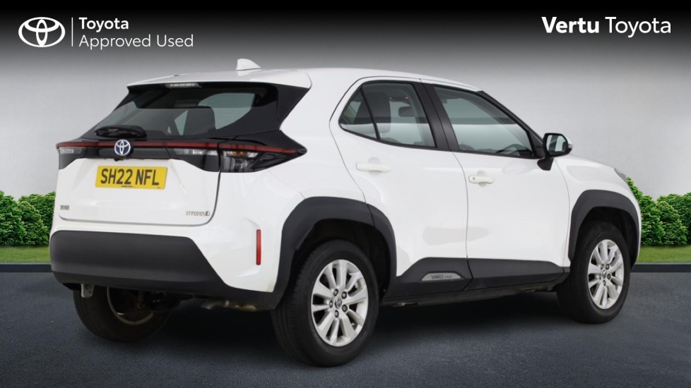 Toyota Yaris Cross 1.5 Hybrid Icon 5dr CVT Hybrid Estate - Image 2