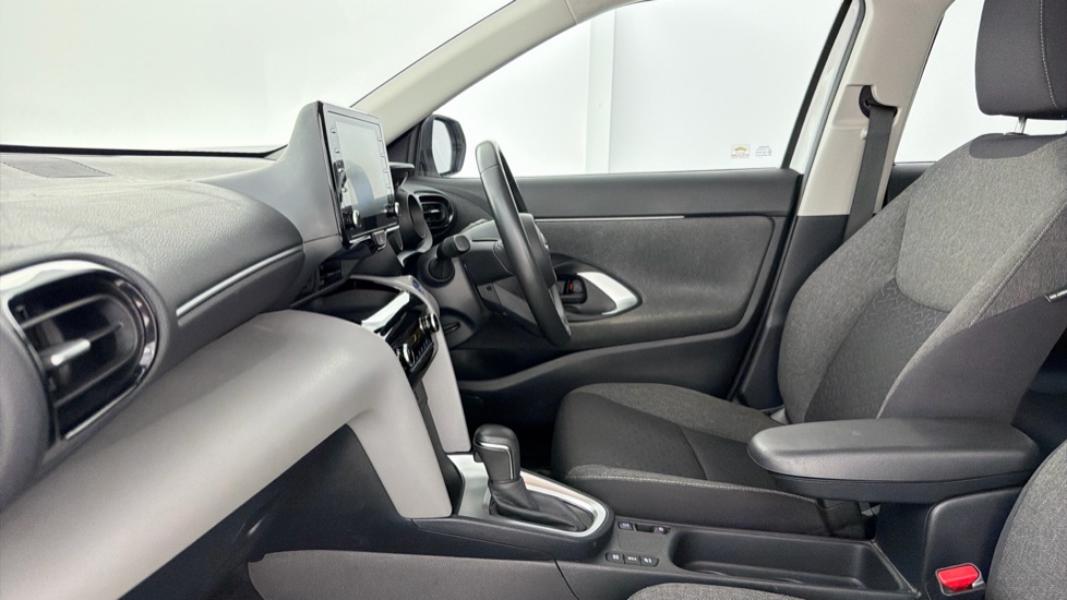 Toyota Yaris Cross 1.5 Hybrid Icon 5dr CVT Hybrid Estate - Image 5