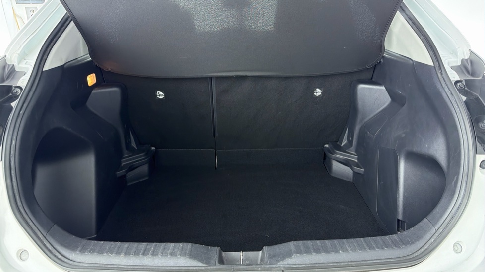 Toyota Yaris Cross 1.5 Hybrid Icon 5dr CVT Hybrid Estate - Image 13