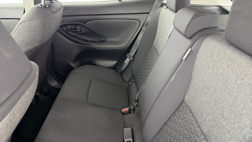 Toyota Yaris Cross 1.5 Hybrid Icon 5dr CVT Hybrid Estate - Image 15