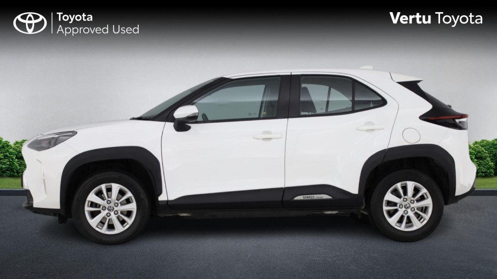 Toyota Yaris Cross 1.5 Hybrid Icon 5dr CVT Hybrid Estate - Image 24