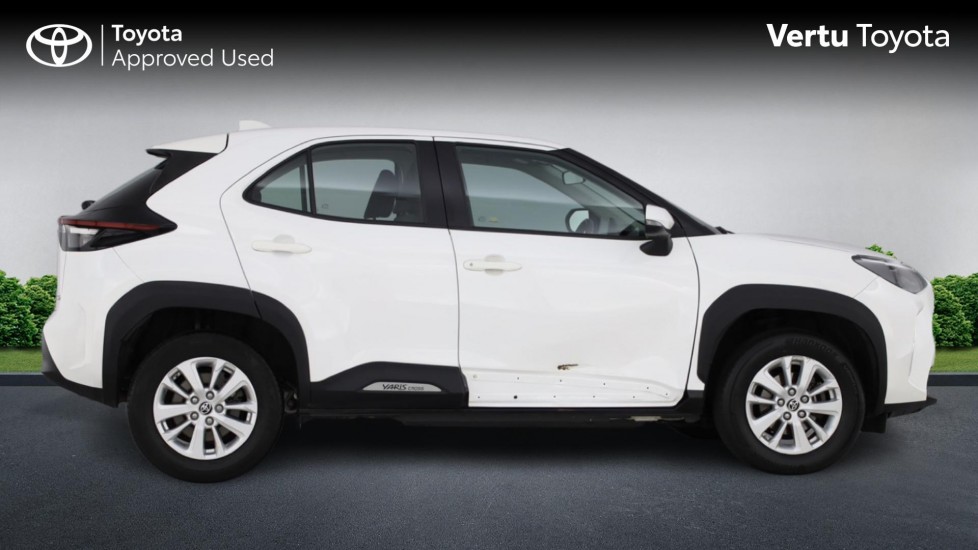 Toyota Yaris Cross 1.5 Hybrid Icon 5dr CVT Hybrid Estate - Image 23