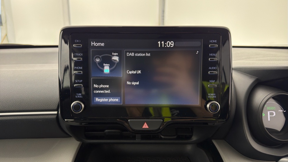 Toyota Yaris Cross 1.5 Hybrid Icon 5dr CVT Hybrid Estate - Image 9