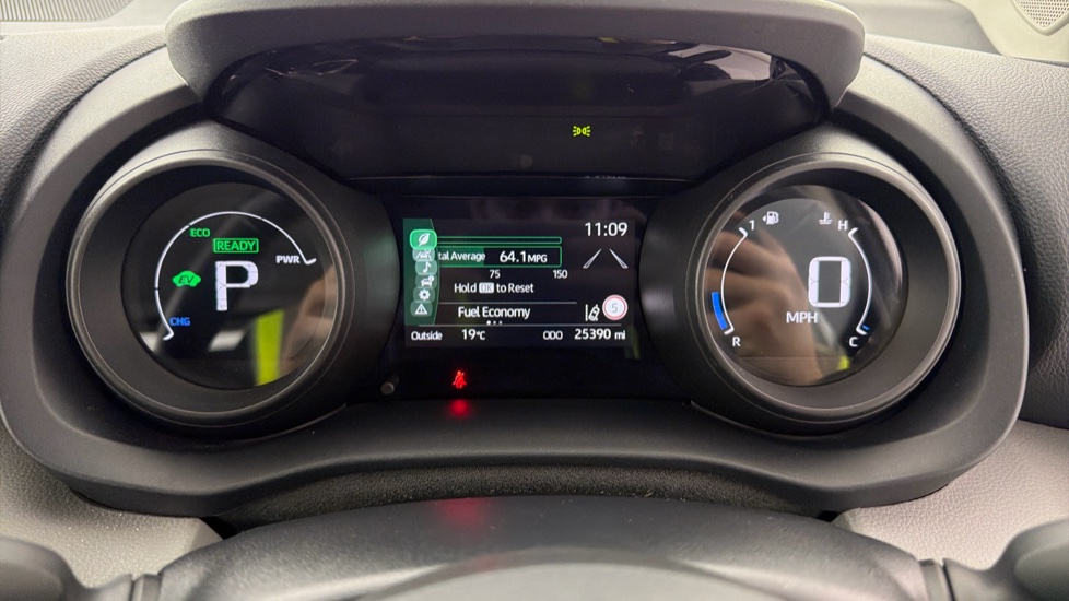 Toyota Yaris Cross 1.5 Hybrid Icon 5dr CVT Hybrid Estate - Image 11