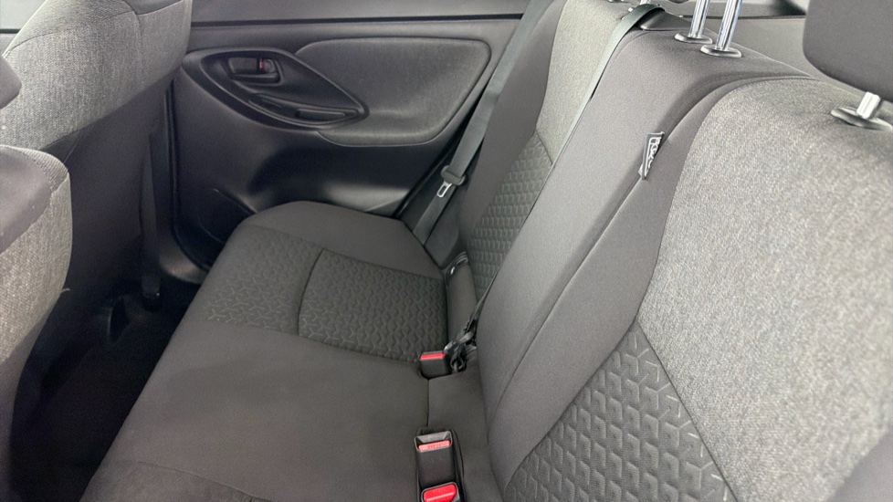 Toyota Yaris Cross 1.5 Hybrid Icon 5dr CVT Hybrid Estate - Image 15
