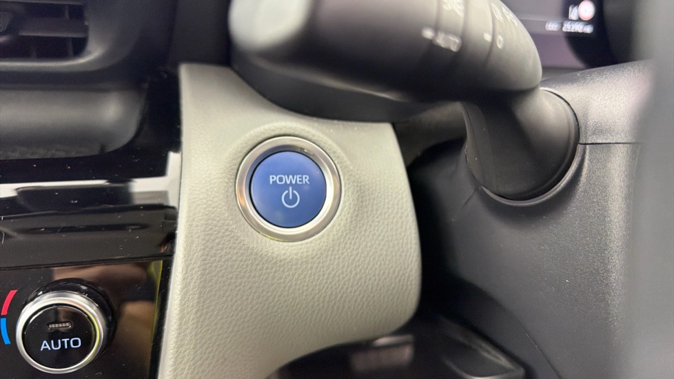 Toyota Yaris Cross 1.5 Hybrid Icon 5dr CVT Hybrid Estate - Image 16