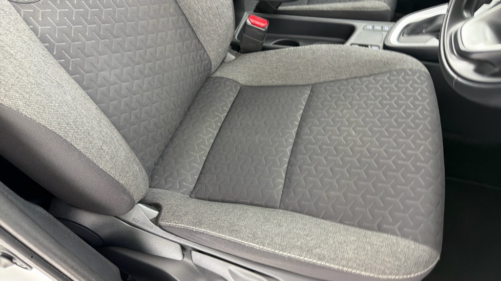 Toyota Yaris Cross 1.5 Hybrid Icon 5dr CVT Hybrid Estate - Image 17