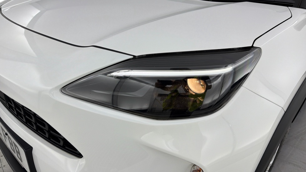 Toyota Yaris Cross 1.5 Hybrid Icon 5dr CVT Hybrid Estate - Image 20