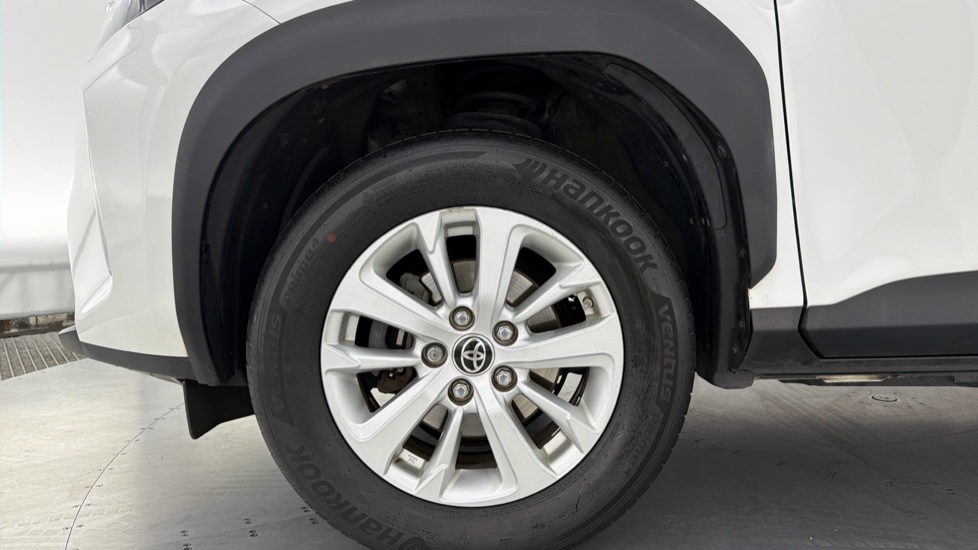Toyota Yaris Cross 1.5 Hybrid Icon 5dr CVT Hybrid Estate - Image 25