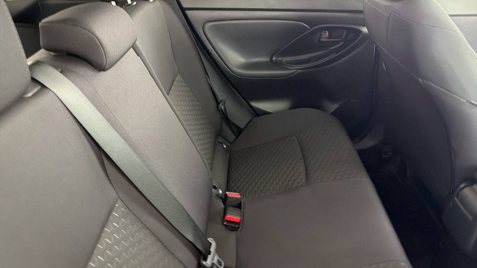Toyota Yaris Cross 1.5 Hybrid Icon 5dr CVT Hybrid Estate - Image 8