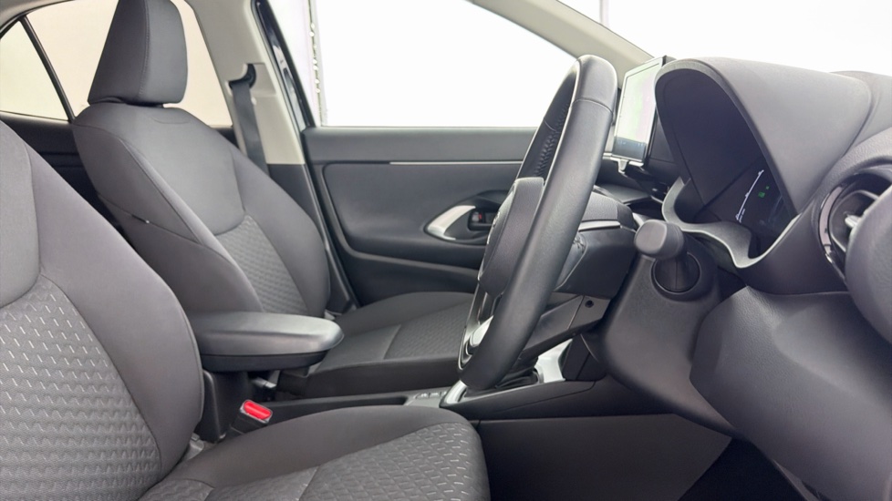 Toyota Yaris Cross 1.5 Hybrid Icon 5dr CVT Hybrid Estate - Image 12