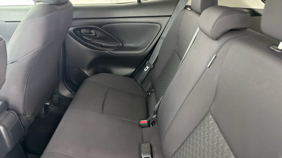 Toyota Yaris Cross 1.5 Hybrid Icon 5dr CVT Hybrid Estate - Image 15