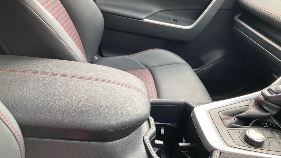 Toyota RAV4 2.5 PHEV Dynamic 5dr CVT Estate - Image 13