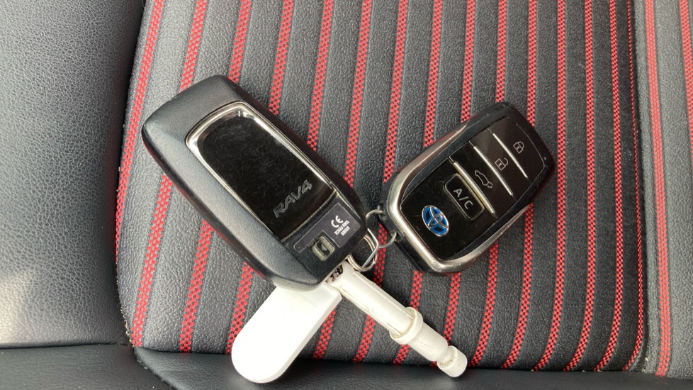 Toyota RAV4 2.5 PHEV Dynamic 5dr CVT Estate - Image 20