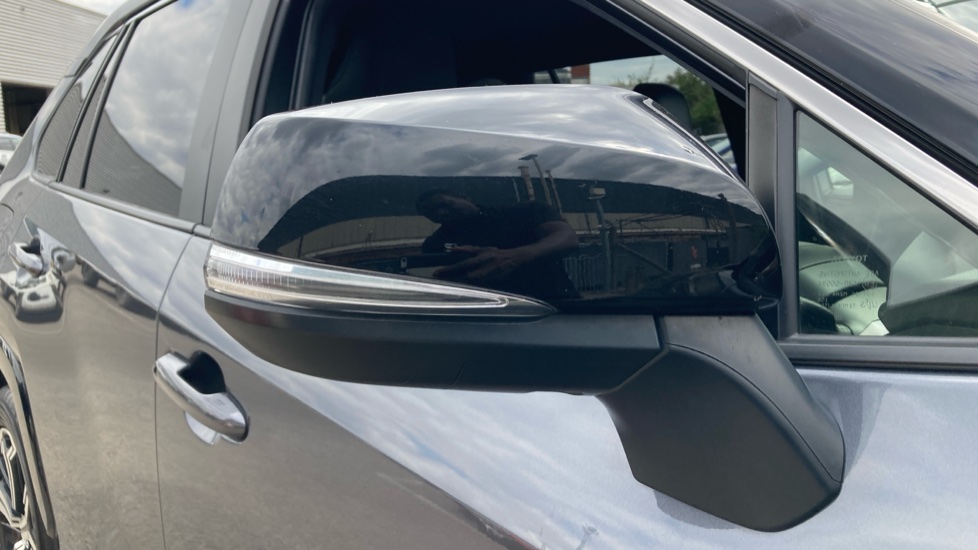 Toyota RAV4 2.5 PHEV Dynamic 5dr CVT Estate - Image 37