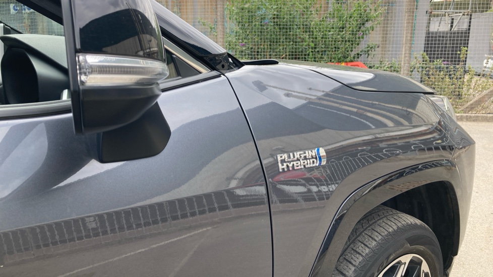 Toyota RAV4 2.5 PHEV Dynamic 5dr CVT Estate - Image 40