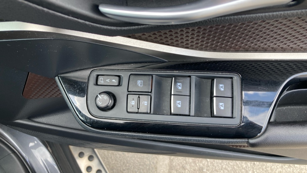 Toyota C-HR 1.8 Hybrid Excel 5dr CVT Hybrid Hatchback - Image 28