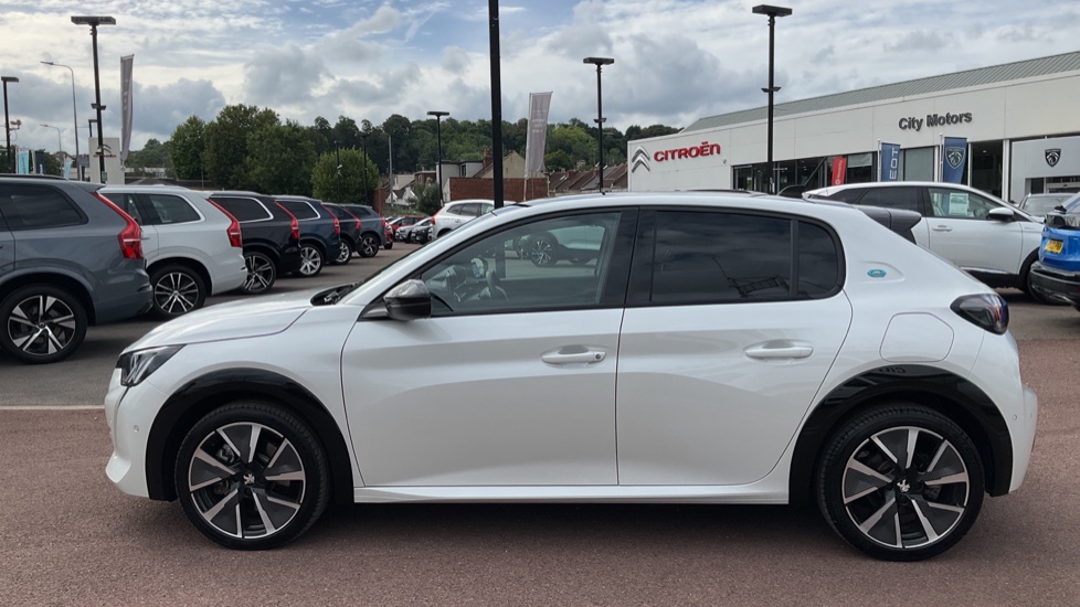 Used 2021 Peugeot 208 100kW GT 50kWh 5dr Auto £29,990 4,829 miles White