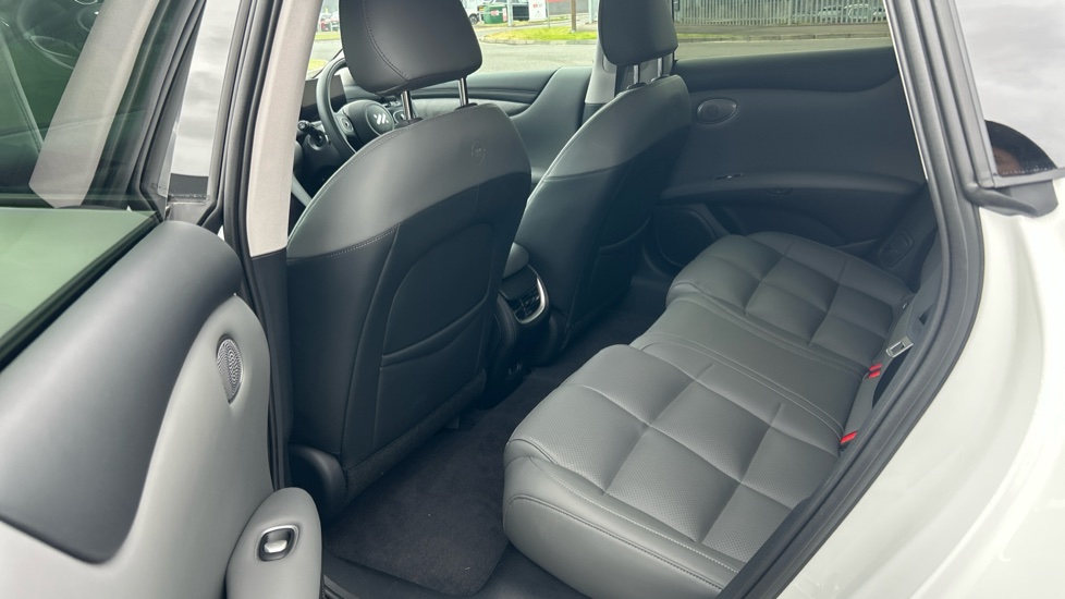 MG IM5 300kW Long Range 100kWh 5dr Auto Electric Hatchback - Image 16