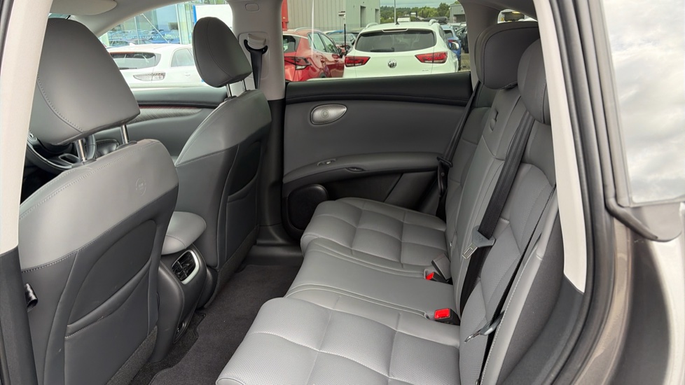MG IM6 300kW Long Range 100kWh 5dr Auto Electric Estate - Image 16