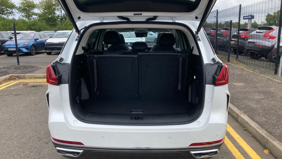 MG MGS9 1.5 T-GDI PHEV Premium 5dr Auto Estate - Image 4