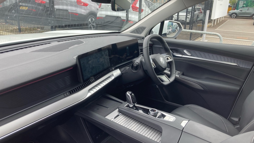 MG MGS9 1.5 T-GDI PHEV Premium 5dr Auto Estate - Image 9