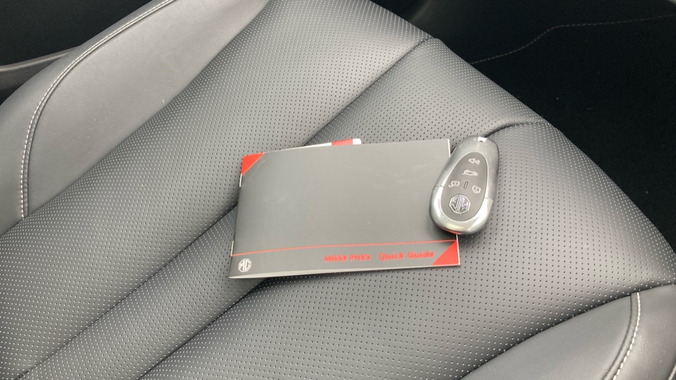 MG MGS9 1.5 T-GDI PHEV Premium 5dr Auto Estate - Image 19